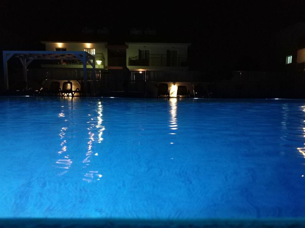 Amigos Apartment Mythical Протарас Екстериор снимка