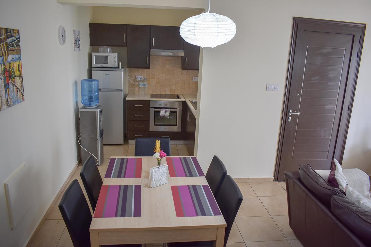Amigos Apartment Mythical Протарас Екстериор снимка