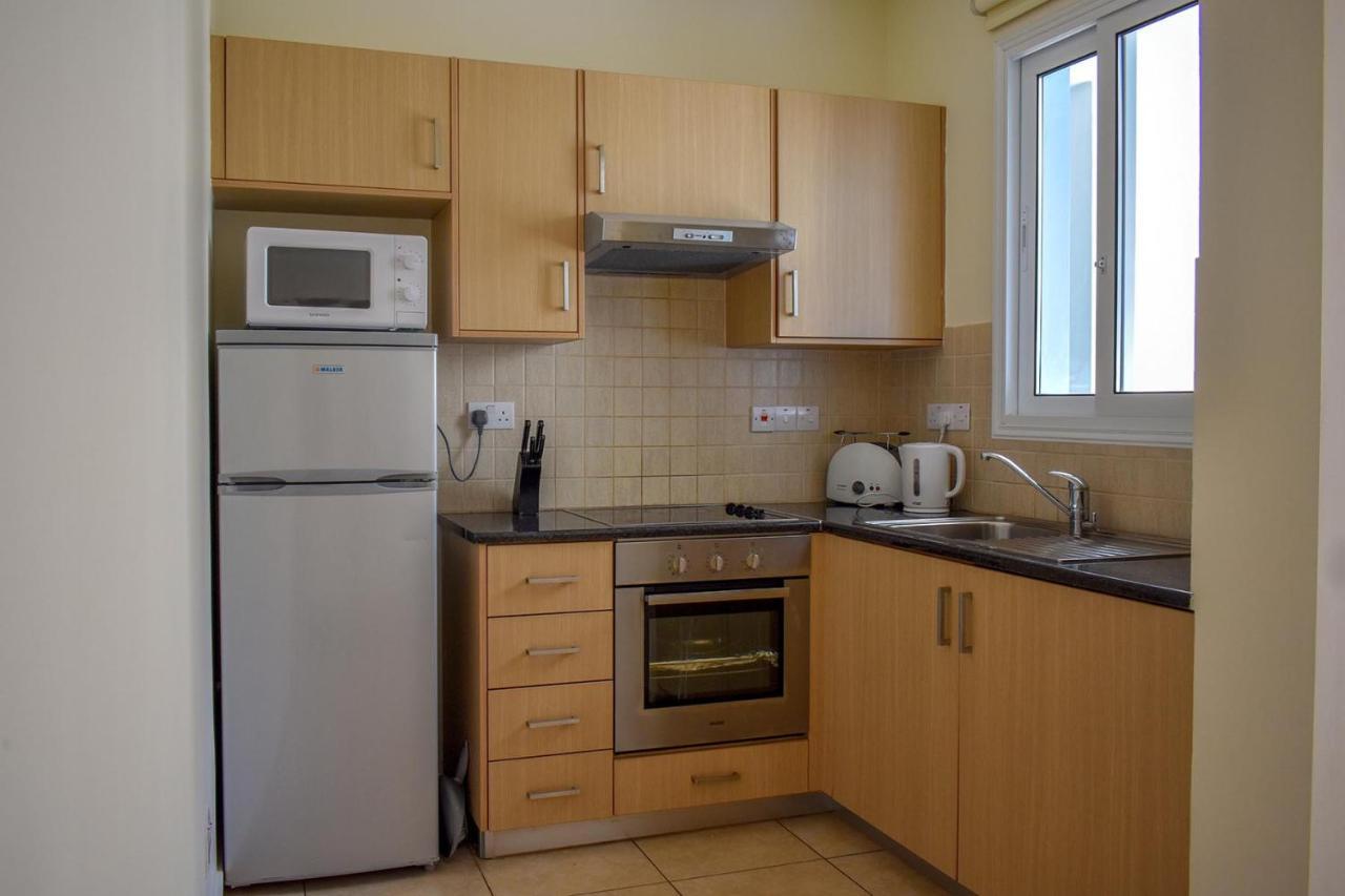 Amigos Apartment Mythical Протарас Екстериор снимка